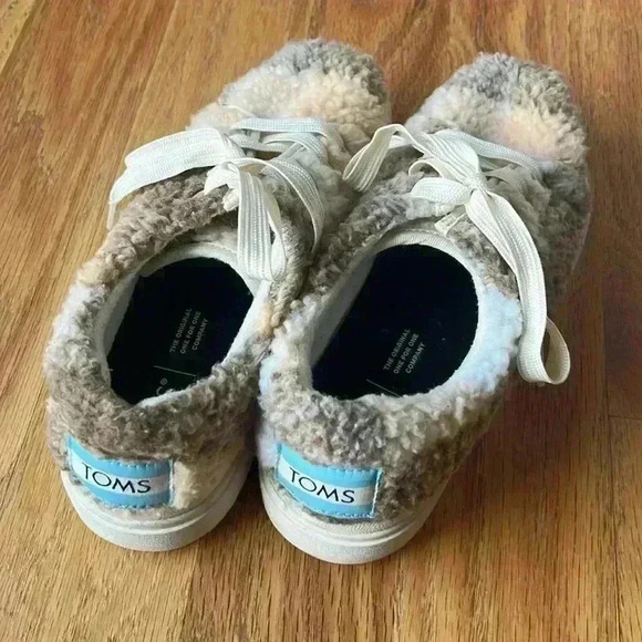 Toms Lace up lug brown multi faux shearling plaid shoes- US womens size 7 - Picture 2 of 10